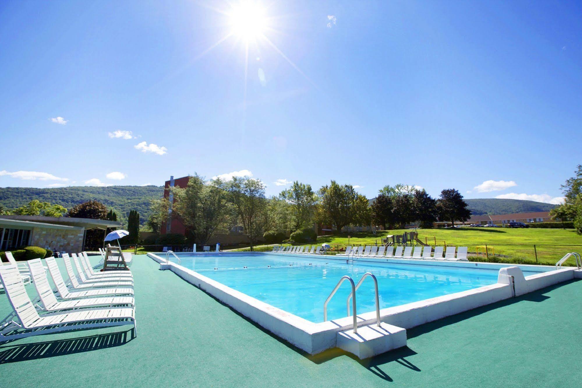 Honors Haven Retreat & Conference Hotel Ellenville Exterior foto